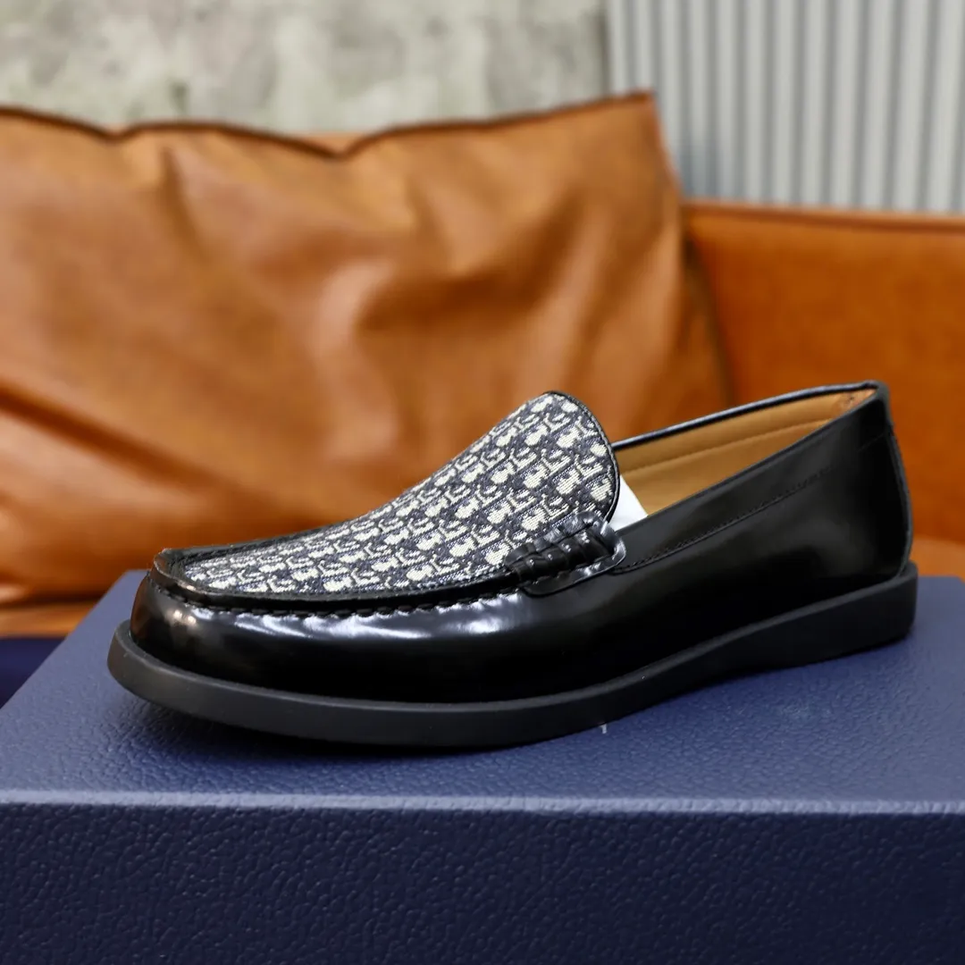 Ex-factory price: 540🙅‍♂️🙅‍♂️🙅‍♂️ Brand: Dior DIOR Standard code: Men's code 38/44 (45 can be customized) Grade: Same as the official website Material: Original cowhide stitching, cowhide lining, original TPU wear-resistant soft outsole Style categories: Leisure and sports version, footwear for driving, young fashion, European and American trends, British style Color: actual picture color